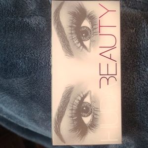 New in box HUDA BEAUTY lashes